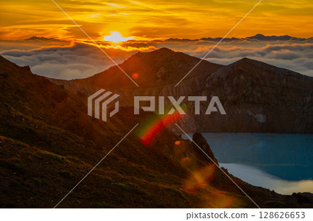 群馬縣草津町、白根山及日出、湯伽馬 群馬縣草津町、白根山及日出、湯伽馬 128626653