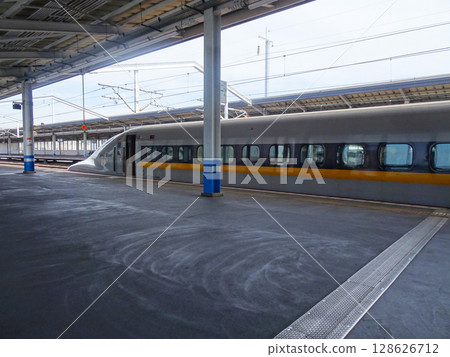 Sanyo Shinkansen "Kodama" stopped at Fukuyama Station 128626712