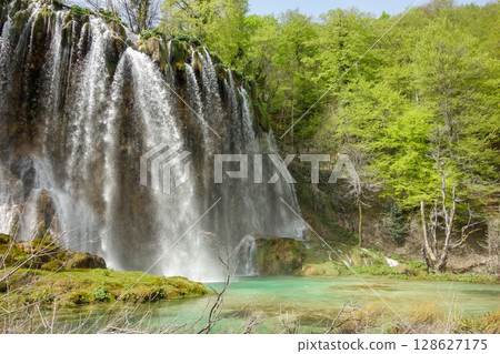 spectacular waterfalls and lakes of Plitvice Lakes National Park, in Croatia spectacular waterfalls and lakes of Plitvice Lakes National Park, in Croatia 128627175