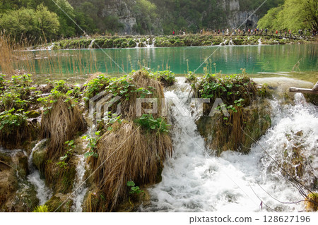 amazing turf cascades in Plitvice Lakes National Park, Croatia. spectacular waterfalls, lakes and flora in protected area 128627196