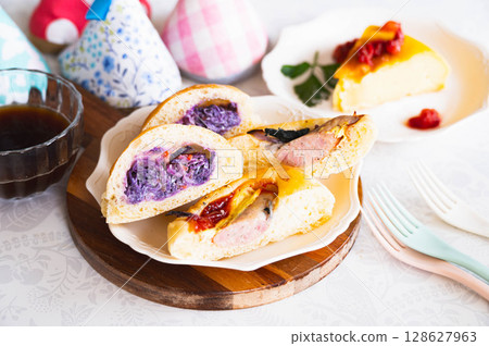 Homemade wiener bread and purple vegetable salad bread Homemade wiener bread and purple vegetable salad bread 128627963