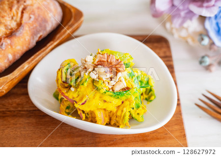 Pumpkin salad with snow peas 128627972