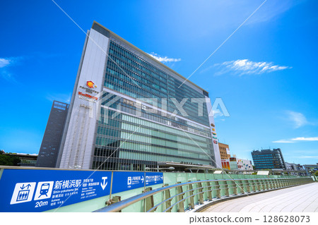 七月的日本橫濱城市景觀。新橫濱站及其他地區的景色。邁向新時代…=19世紀 128628073
