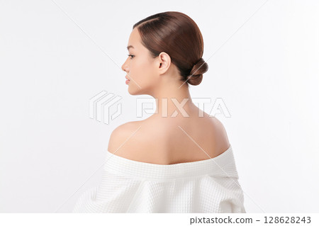Beautiful young asian woman back view with clean fresh skin on white background, Face care, Facial treatment, Cosmetology, beauty and spa, Asian women portrait. Beautiful young asian woman back view with clean fresh skin on white background, Face care, Facial treatment, Cosmetology, beauty and spa, Asian women portrait. 128628243