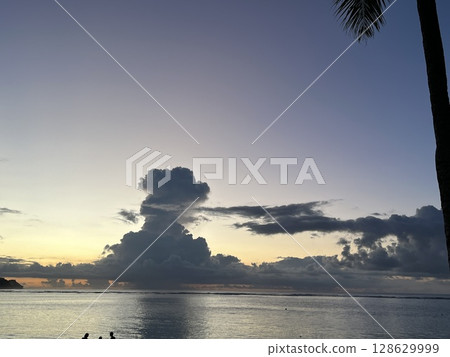 關島的傍晚天空和大海 關島的傍晚天空和大海 128629999