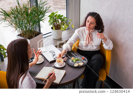 Cafe session centered around content cohesion and audience targeting. Concept of strategic thinking and branding. Top view 128630414