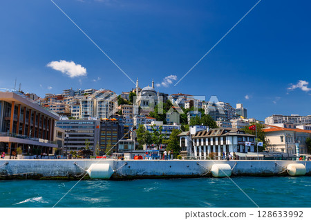 Beautiful Istanbul cityscape view from cruise sailing to Bosphorus,Turkey Beautiful Istanbul cityscape view from cruise sailing to Bosphorus,Turkey 128633992