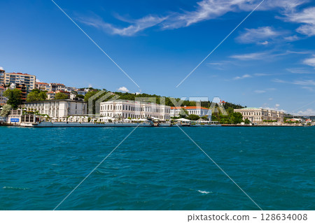 Beautiful Istanbul cityscape view from cruise sailing to Bosphorus,Turkey 128634008
