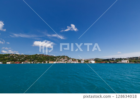 Beautiful Istanbul cityscape view from cruise sailing to Bosphorus,Turkey Beautiful Istanbul cityscape view from cruise sailing to Bosphorus,Turkey 128634018