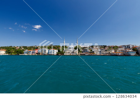 Beautiful Istanbul cityscape view from cruise sailing to Bosphorus,Turkey Beautiful Istanbul cityscape view from cruise sailing to Bosphorus,Turkey 128634034