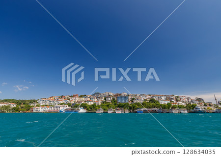 Beautiful Istanbul cityscape view from cruise sailing to Bosphorus,Turkey Beautiful Istanbul cityscape view from cruise sailing to Bosphorus,Turkey 128634035