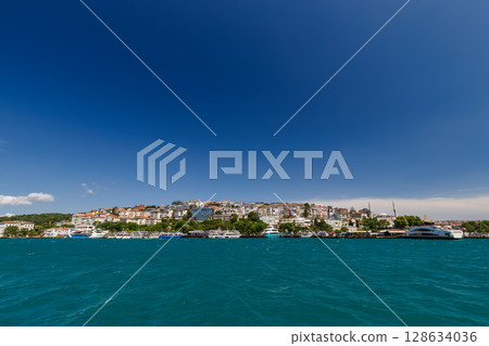 Beautiful Istanbul cityscape view from cruise sailing to Bosphorus,Turkey 128634036