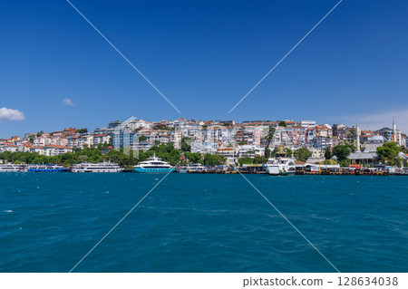 Beautiful Istanbul cityscape view from cruise sailing to Bosphorus,Turkey 128634038