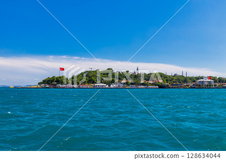 Beautiful Istanbul cityscape view from cruise sailing to Bosphorus,Turkey 128634044