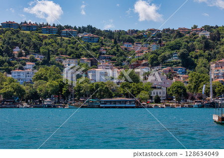 Beautiful Istanbul cityscape view from cruise sailing to Bosphorus,Turkey 128634049