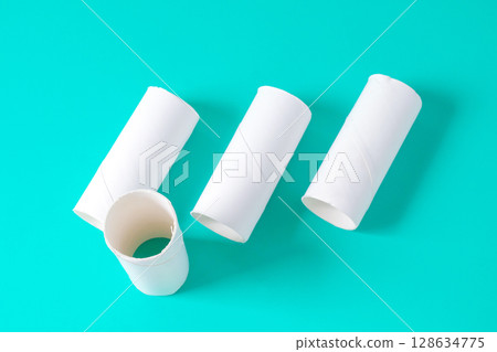 The tissue paper cores or toilet paper tubes on background. 128634775