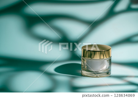 Glass skincare cream jar 128634869