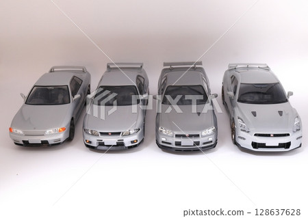 Sports cars lined up (minicars of past GTR models) 128637628
