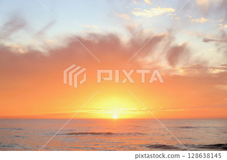 河原鄉海灘的黎明 128638145