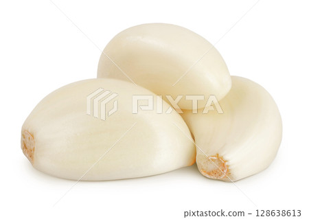 garlic cloves isolated on white background close up 128638613