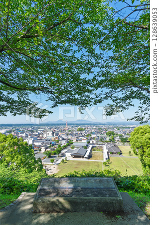 The cityscape and hot spring town spot Kikuchi cityscape with the early summer blue sky and mountain range in the background (Kikuchi City) (Kikuchi Park) 128639053