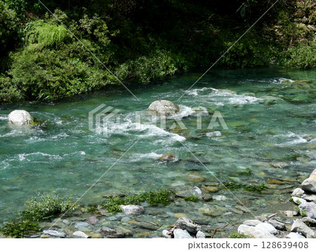 Clear flow with high transparency 128639408