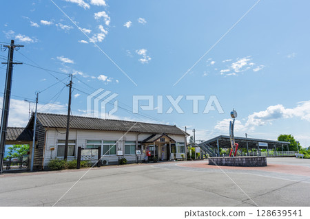 The "Yumae Station Rail Wing" complex adjacent to the Kumakawa Railway's Yumae Station stands out against the blue sky. Yumae Town, Kumamoto Prefecture The "Yumae Station Rail Wing" complex adjacent to the Kumakawa Railway's Yumae Station stands out against the blue sky. Yumae Town, Kumamoto Prefecture 128639541