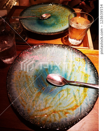 I ate curry at a curry restaurant. 128639554