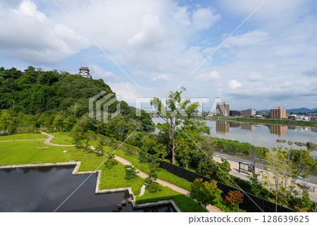 "Hotel Indigo Inuyama Urakuen" near the national treasure Inuyama Castle and the view from there 128639625