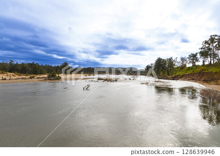 The Nepean River flowing through Yarramundi Reserve 128639946