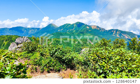 夏季攀登妙高山（從北峰頂眺望燒山、火內山） 128640147