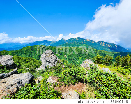 夏季攀登妙高山（從北峰頂眺望燒山、火內山） 128640148