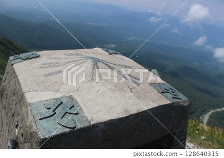 The summit of Mt. Daisen's highest peak, "Kengamine"! "Japan's 100 Famous Mountains" Tottori Prefecture "Hoki Daisen" Ridgeline Mountain trails and beginner mountaineering vlog 128640315