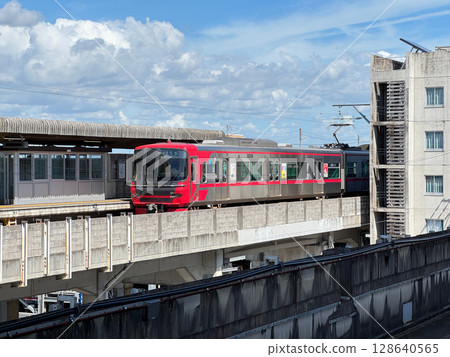 停泊在名鐵羽島線新羽島站的名鐵9100系列車 128640565