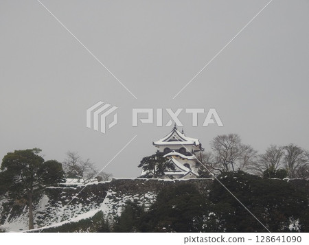 Hikone castle 128641090