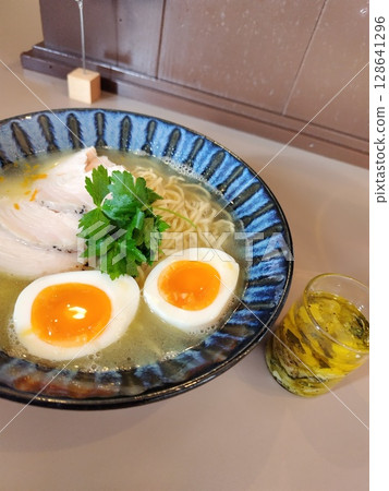 拉麵 拉麵 128641296
