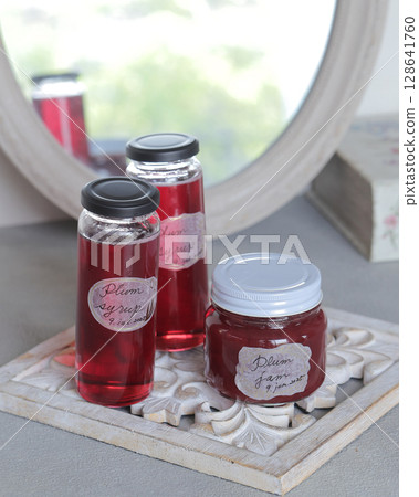Plum confiture 128641760