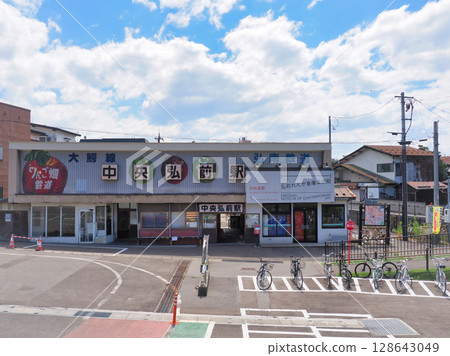 Chuo Hirosaki Station under the blue sky, Konan Railway Owani Line, Hirosaki City, Aomori Prefecture Chuo Hirosaki Station under the blue sky, Konan Railway Owani Line, Hirosaki City, Aomori Prefecture 128643049