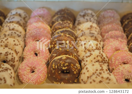 Colorful donuts lined up 128643172