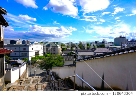 Kurashiki residential area, blue sky and white clouds Kurashiki residential area, blue sky and white clouds 128643304