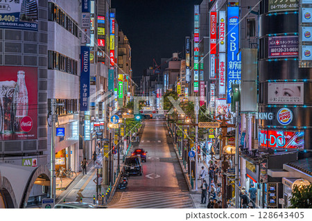 Night view of Howdy Mall at the east exit of Kashiwa Station, with its neon lights shining (Kashiwa City, Chiba Prefecture) 128643405