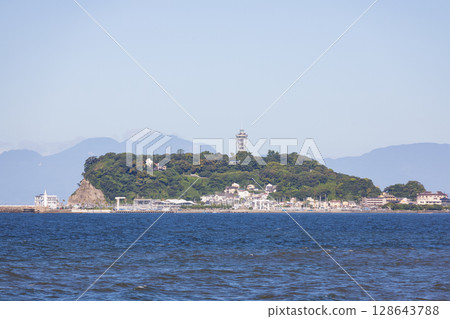 從湘南七里濱眺望江之島 128643788