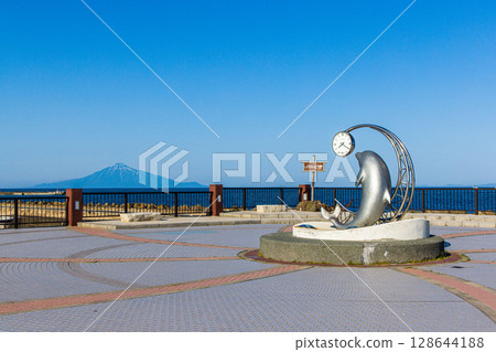 [Hokkaido_Wakkanai_Cape Noshappu] Monument at Cape Noshappu and Rishiri Fuji 128644188