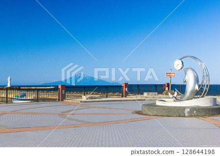 [北海道_稚內_野寒布岬]野寒布岬紀念碑與利尻富士 128644198