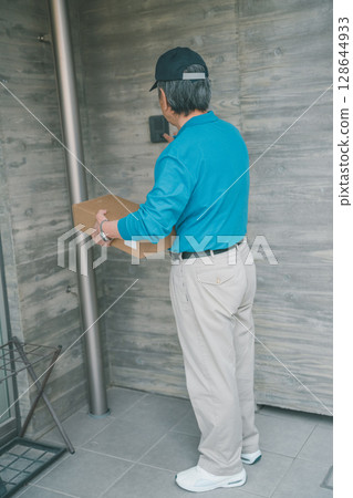 宅急送快運 銀髮族 男人 128644933