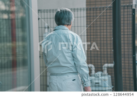 check, checkup, senior 128644954