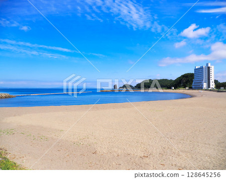 淺蟲海岸日落海灘 清爽藍天下的淺蟲風景（夏季） 青森縣青森市 128645256