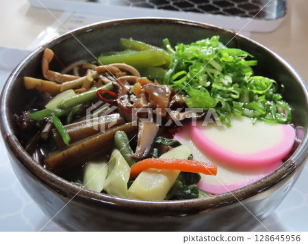Wakaba soba 128645956