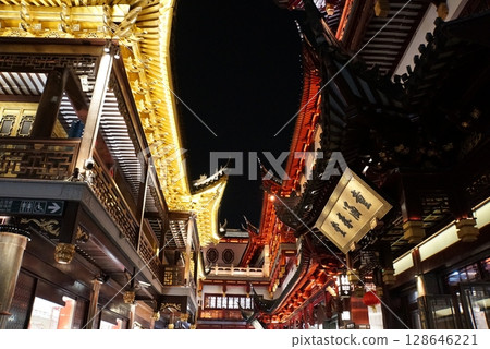 上海豫園老街的夜晚 128646221