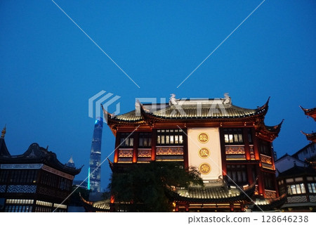 Yuyuan Old Street at night, Shanghai, China 128646238